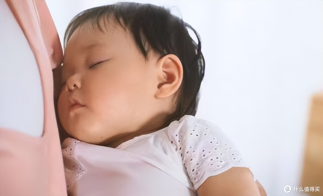 女宝喝母乳太久会变娇气？女儿：我妈妈的母乳，我凭什么不能喝！