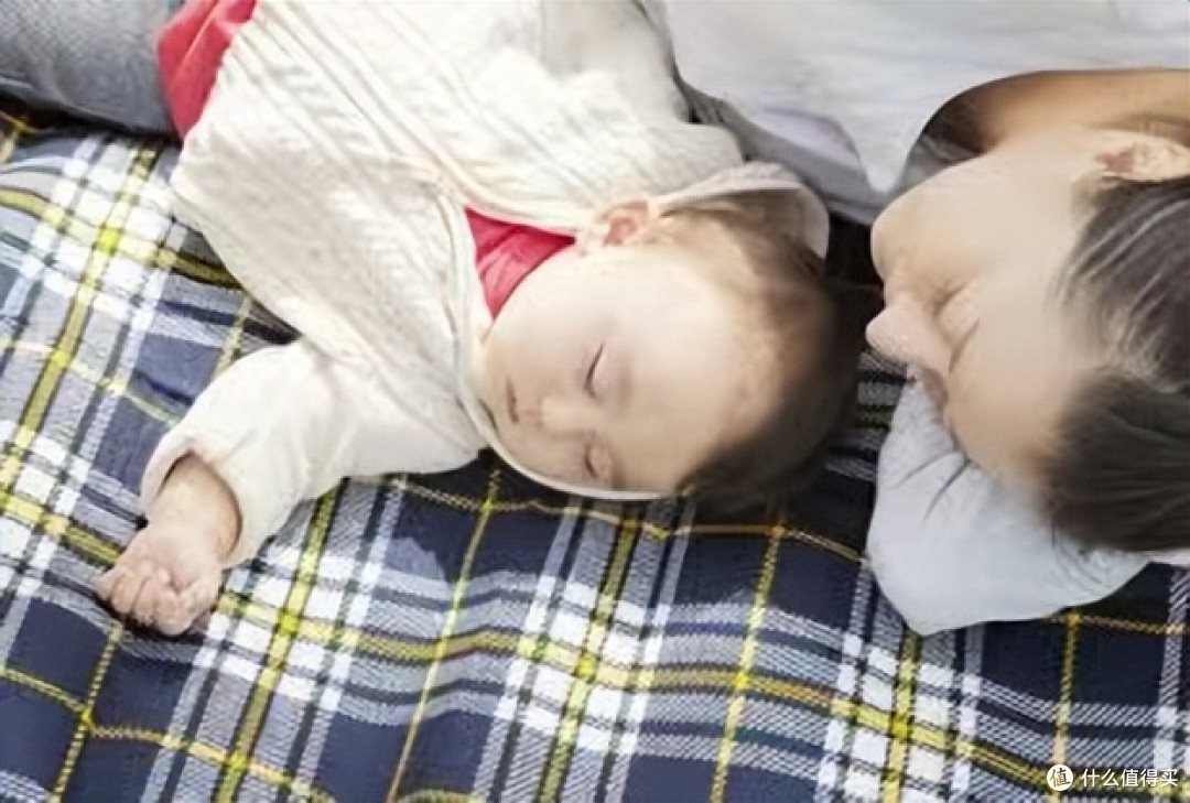 女宝喝母乳太久会变娇气？女儿：我妈妈的母乳，我凭什么不能喝！