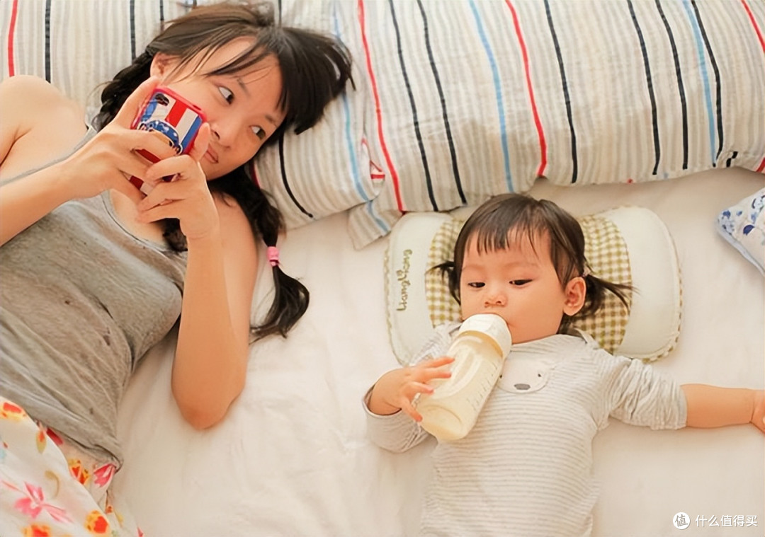 女宝喝母乳太久会变娇气？女儿：我妈妈的母乳，我凭什么不能喝！