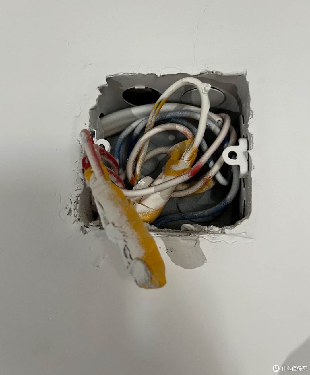 豆包误导老人断指泡生理盐水致终生残疾?这事儿怪谁!