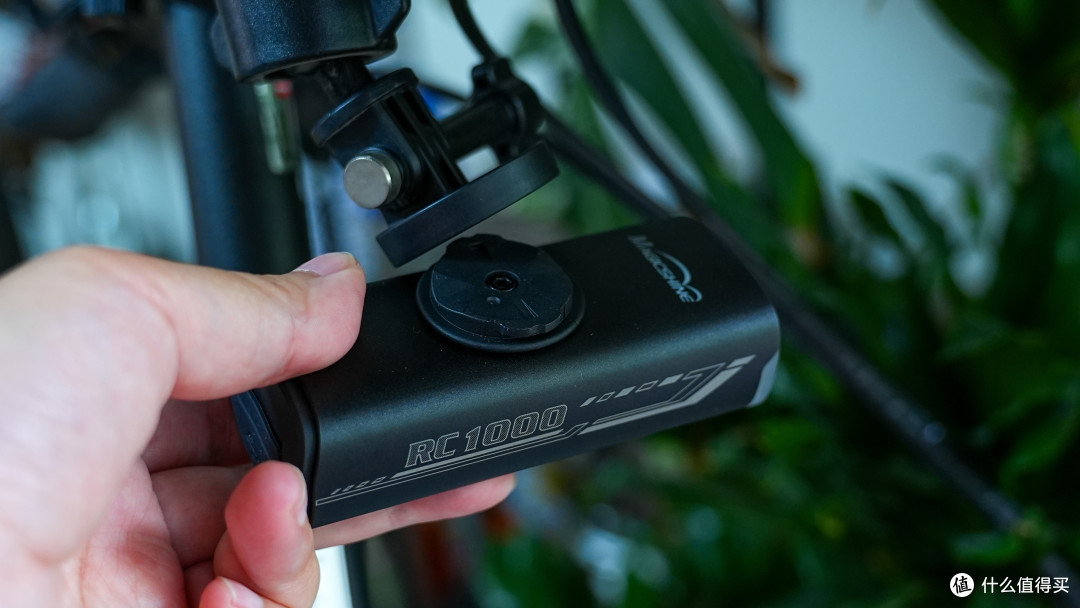迈极炫RC1000车灯评测:百元价位夜骑神器,新手闭眼入!