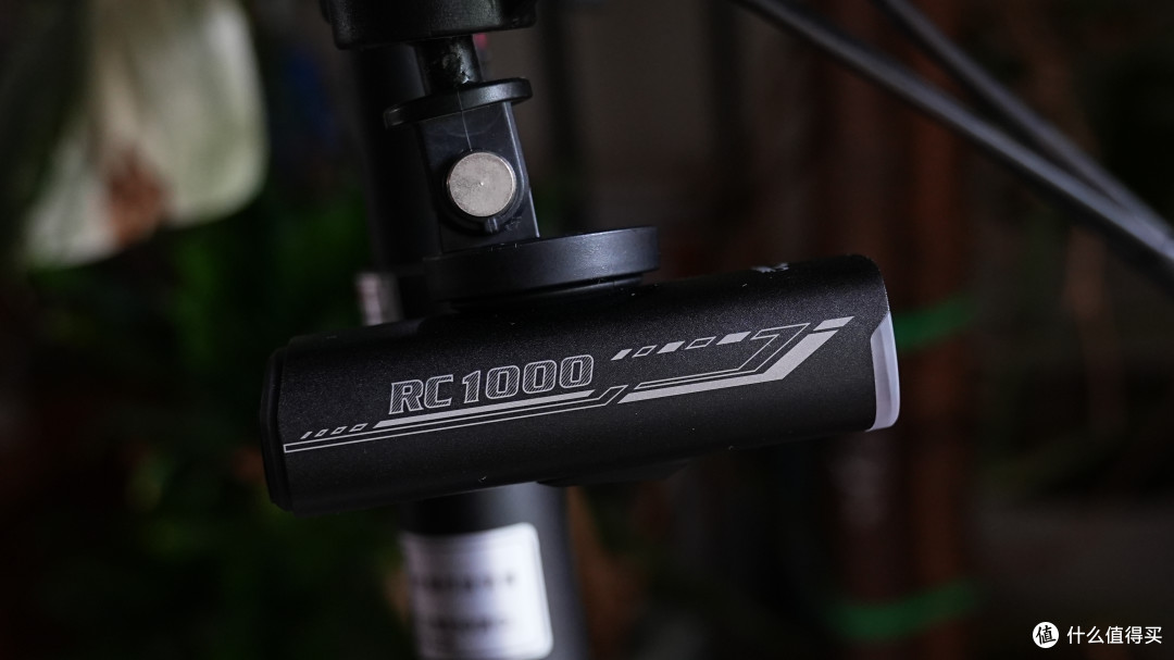 迈极炫RC1000车灯评测:百元价位夜骑神器,新手闭眼入!