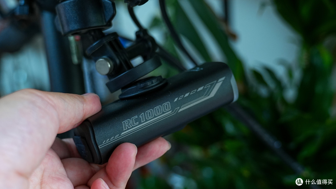 迈极炫RC1000车灯评测:百元价位夜骑神器,新手闭眼入!