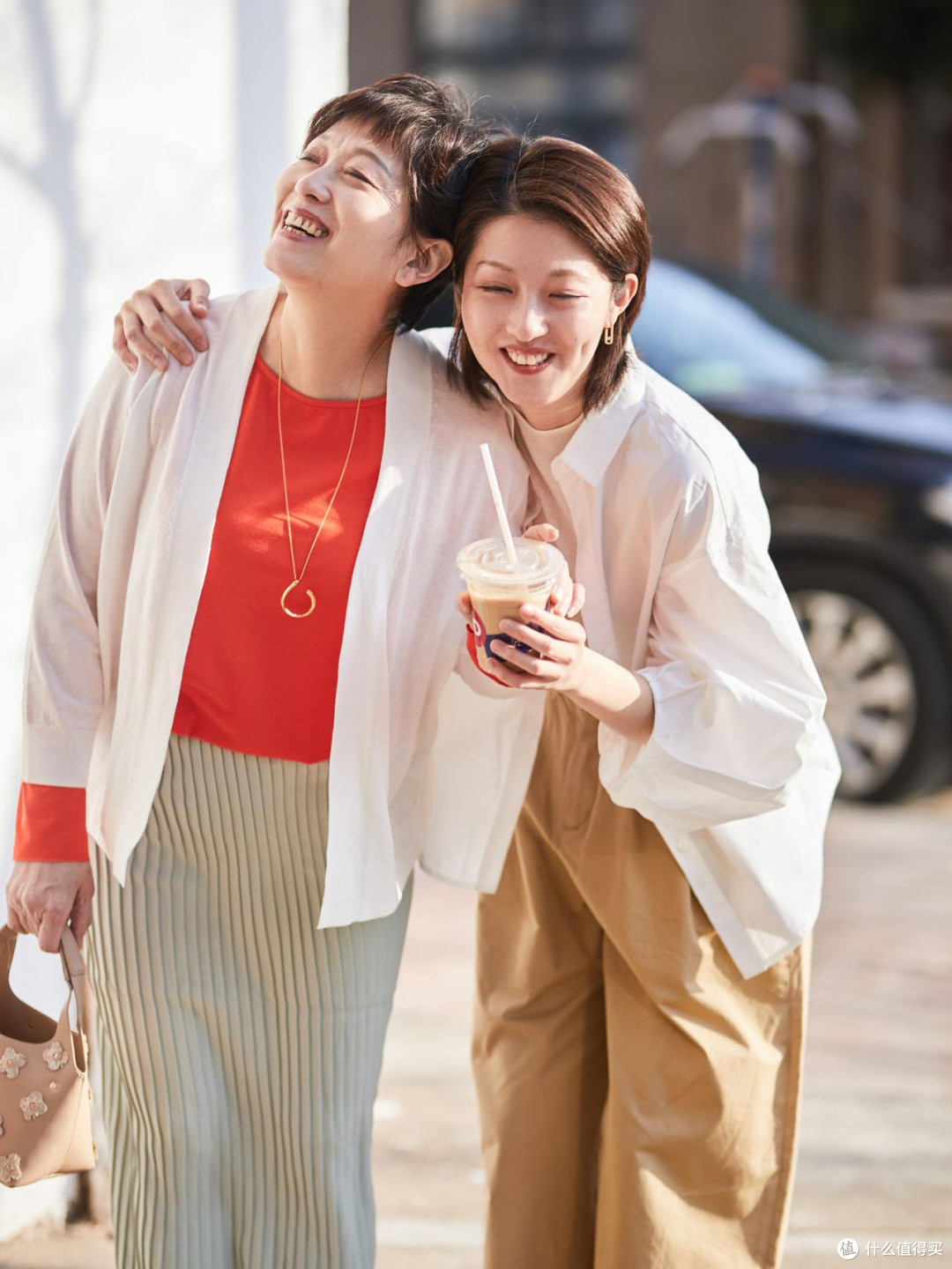 上了年纪的女人,劝你不要把衬衫塞裤腰,这3个原因,直击重点