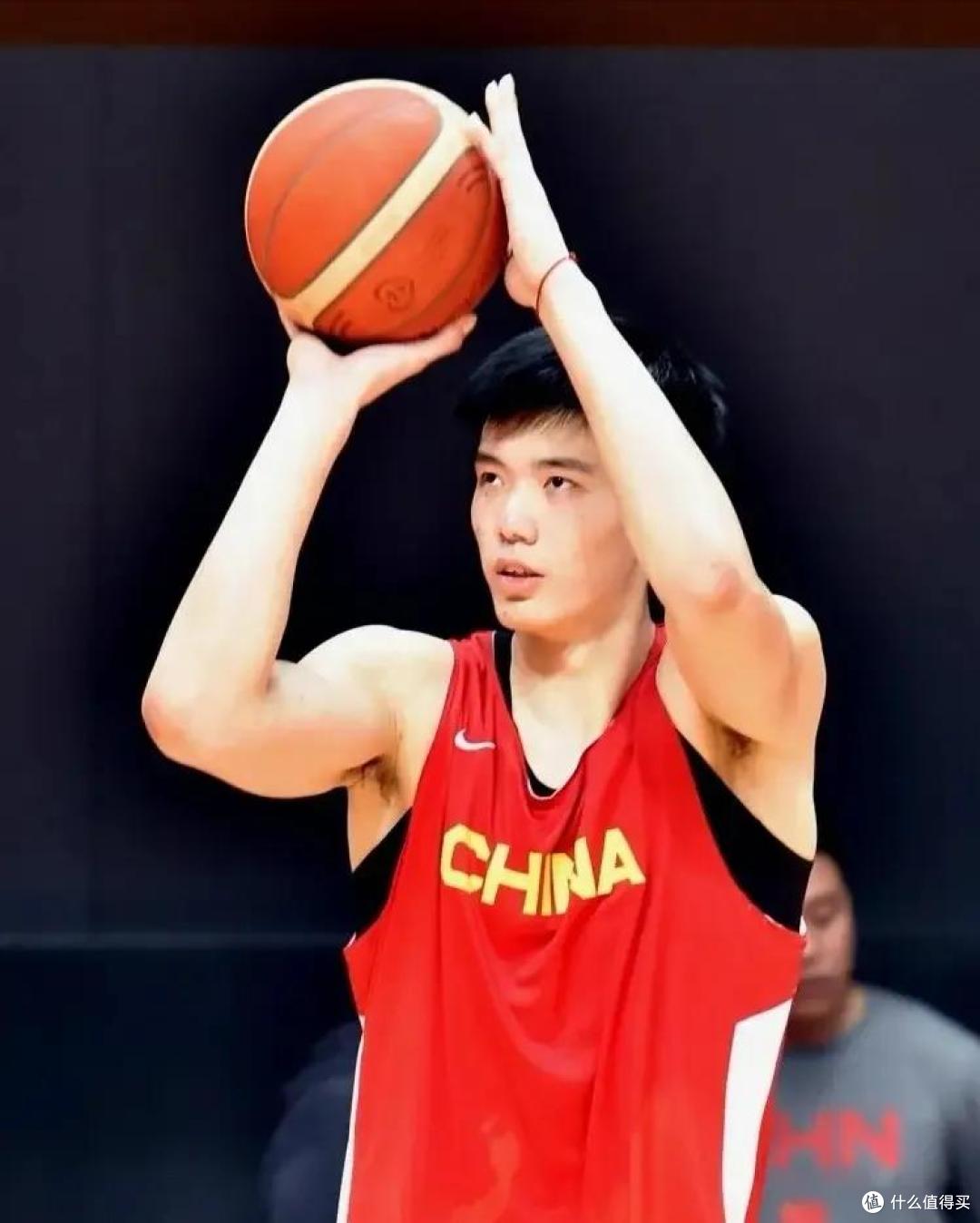 焦泊乔在男篮得分不错，但护框防守依旧不好，这也是杜锋想纠正的