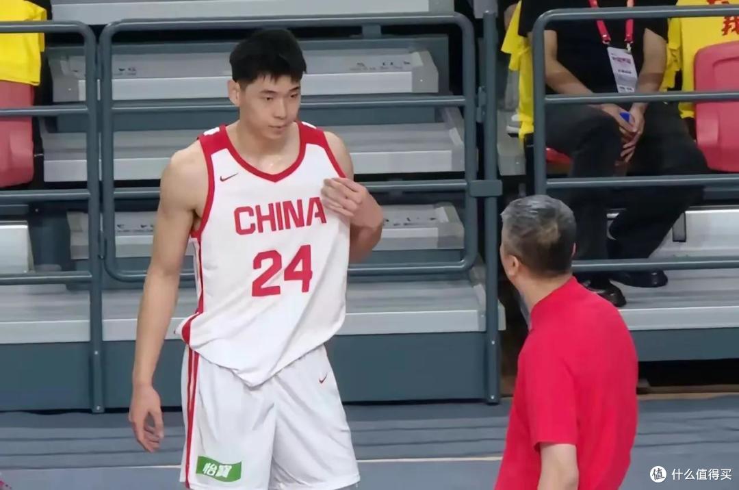 焦泊乔在男篮得分不错，但护框防守依旧不好，这也是杜锋想纠正的