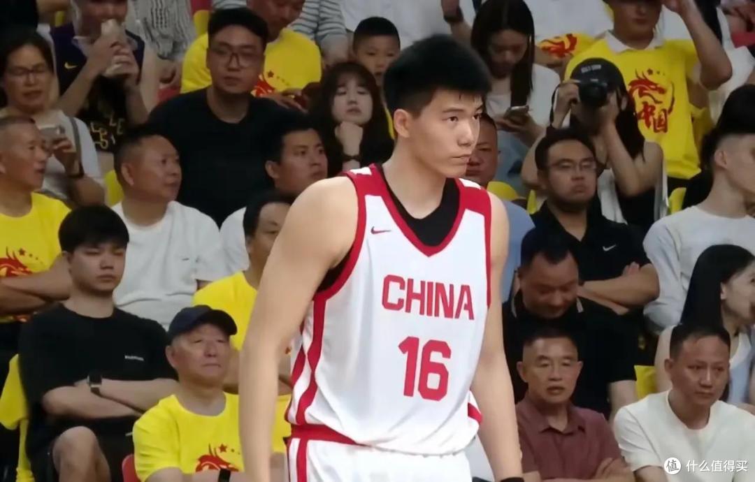 焦泊乔在男篮得分不错，但护框防守依旧不好，这也是杜锋想纠正的