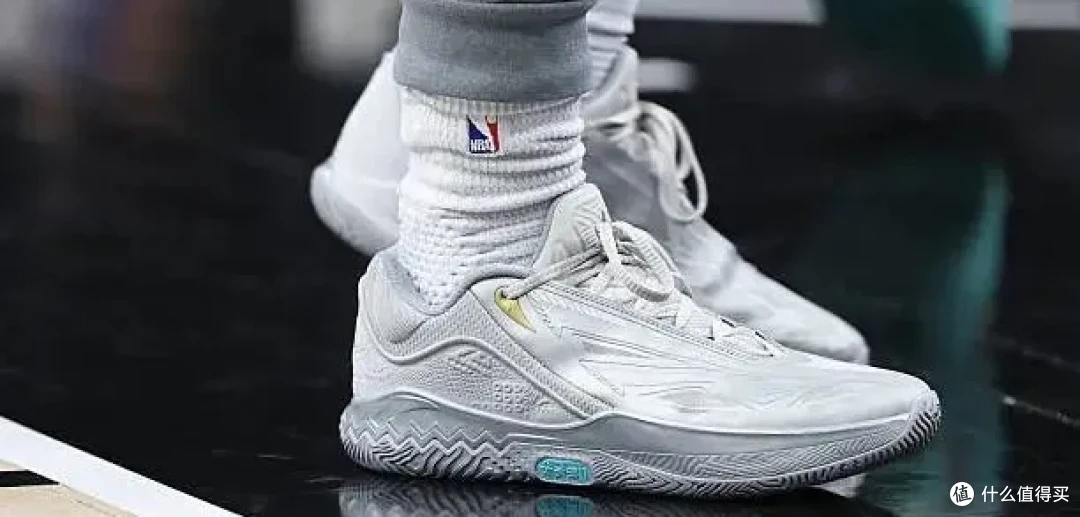 【NBA每日上脚】科蜜鉴定器!这款联盟只有两人穿过?
