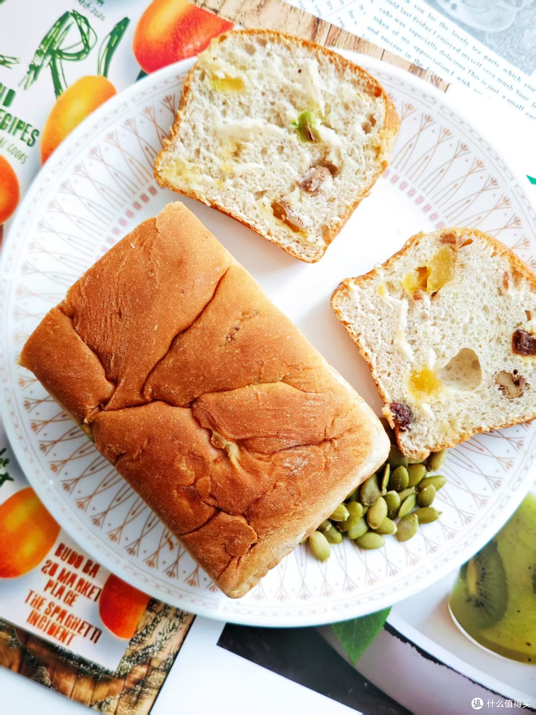 周末慵懒早餐时光,6 元解锁惬意单人食:果子面包+牛奶+南瓜子仁