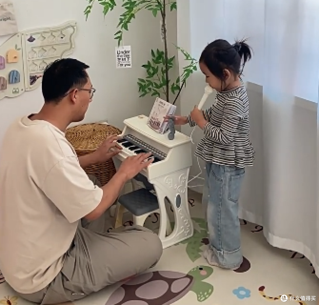 爸爸和宝宝的快乐瞬间