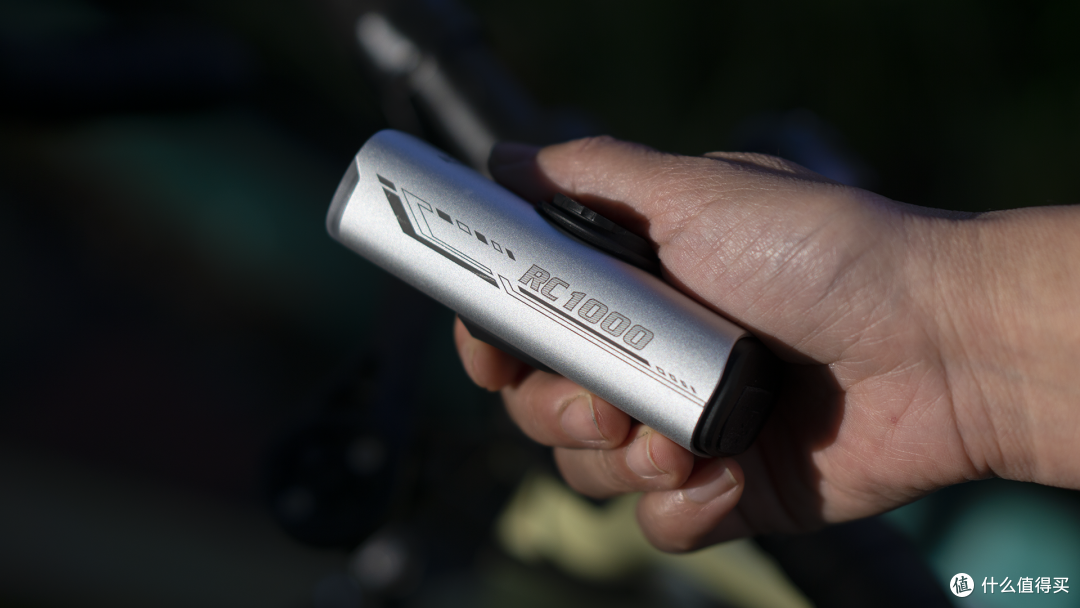 性价比拉满,夏天夜骑首选车灯,迈极炫RC1000!