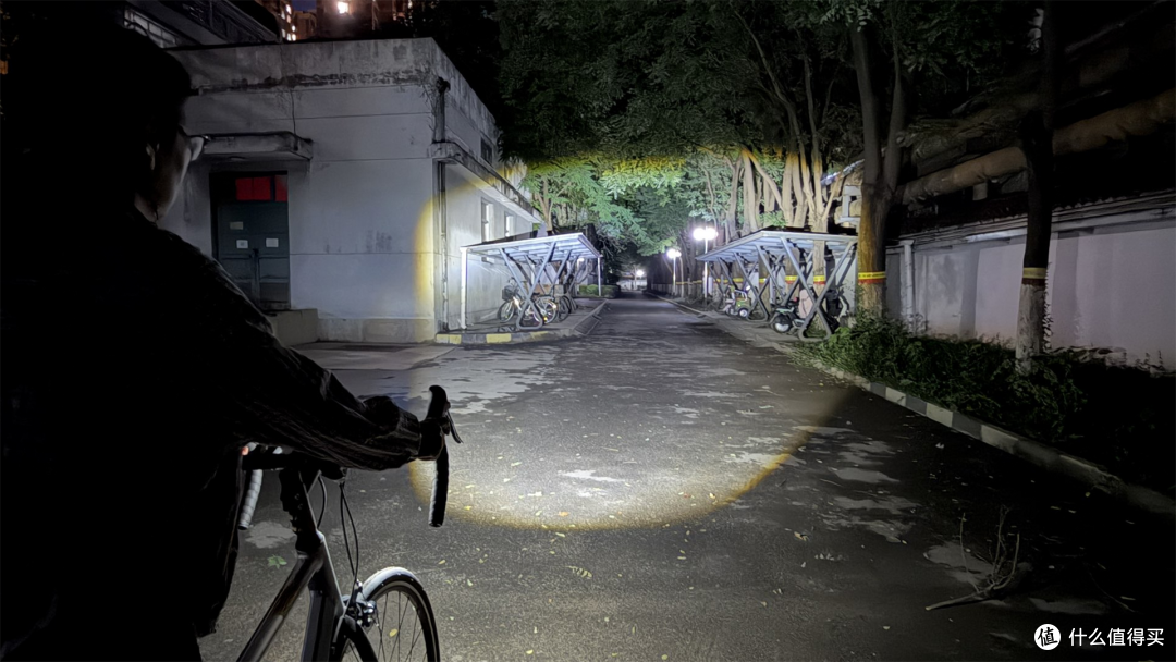 性价比拉满,夏天夜骑首选车灯,迈极炫RC1000!