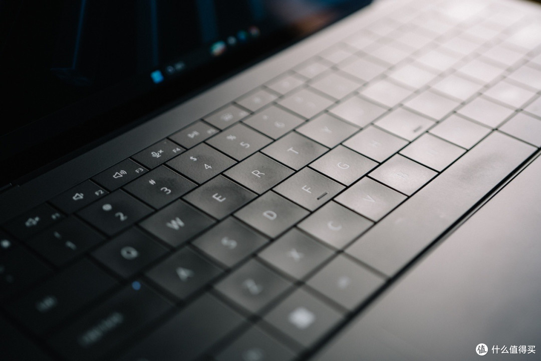 Dell XPS 14笔记本评测：实用与颜值新巅峰，Panther Lake很带劲