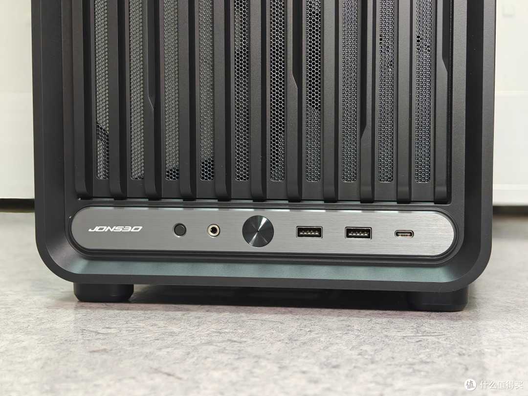 小机箱也能塞下高性能?我终于装出了一台理想中的MATX主机