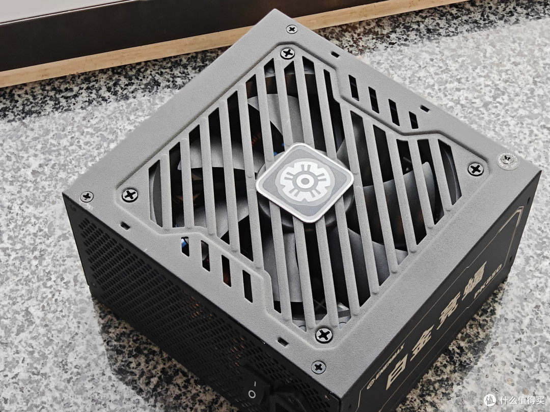 小机箱也能塞下高性能?我终于装出了一台理想中的MATX主机