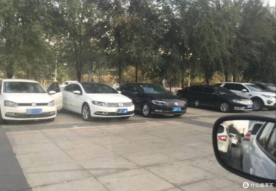 一个月赔几万，二手车商亏麻了！解析价格崩盘的原因与变局