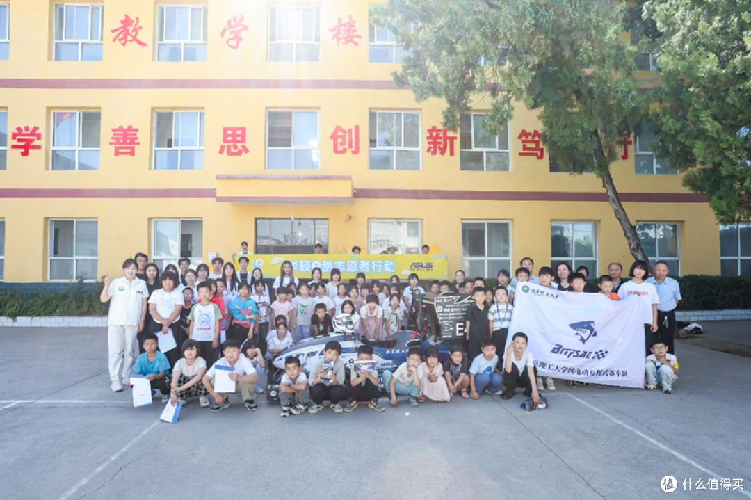 华硕e创志愿者行动走进石家庄赞皇县，为孩子们送上六一科技礼