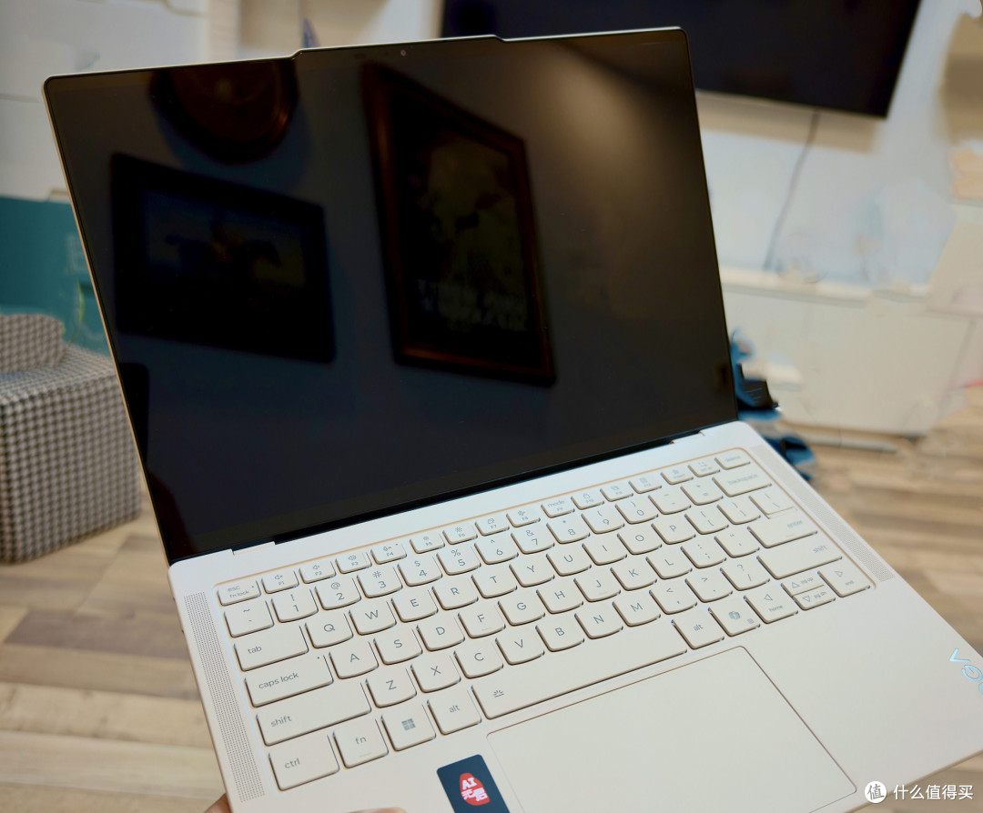 975g塞进40W性能,联想YOGA Air14 Ultra Aura 2026超轻本值买吗
