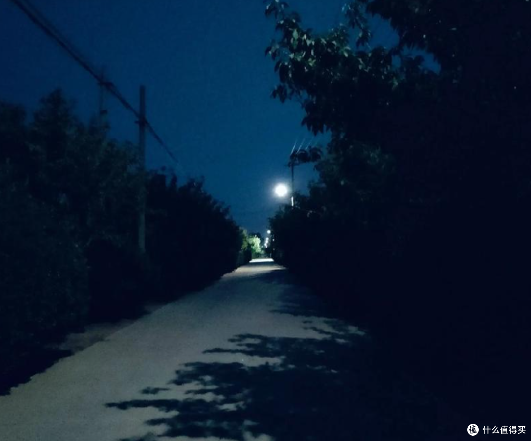 忙了一天，终于躺下了，这一刻只属于自己🌙
