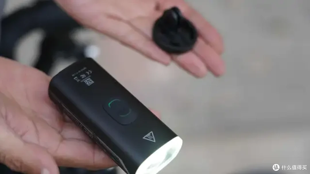 百元车灯能不能安心夜骑?减肥骑行党实测迈极炫RC1000