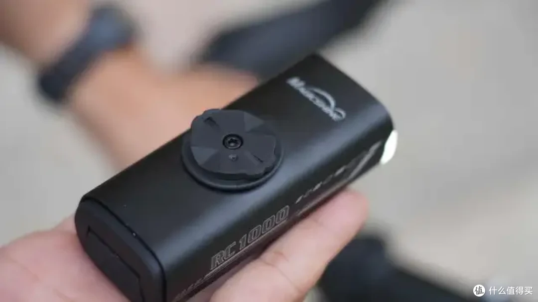 百元车灯能不能安心夜骑?减肥骑行党实测迈极炫RC1000
