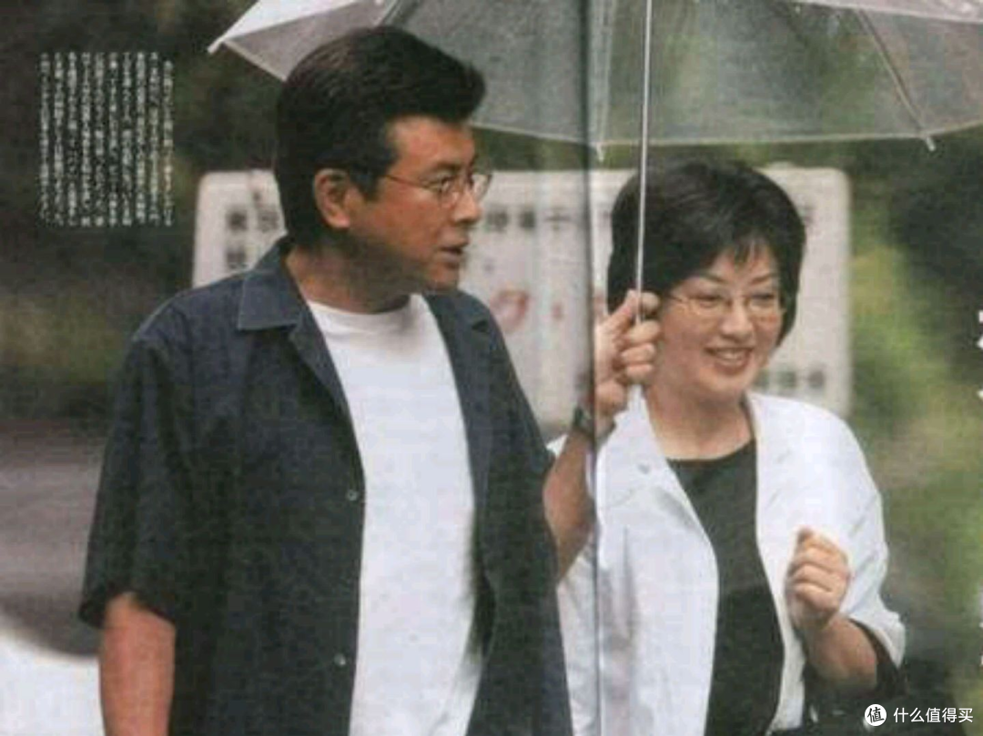 山口百惠亲自示范：裙子不配运动鞋、发不过肩，年过60没有大妈感