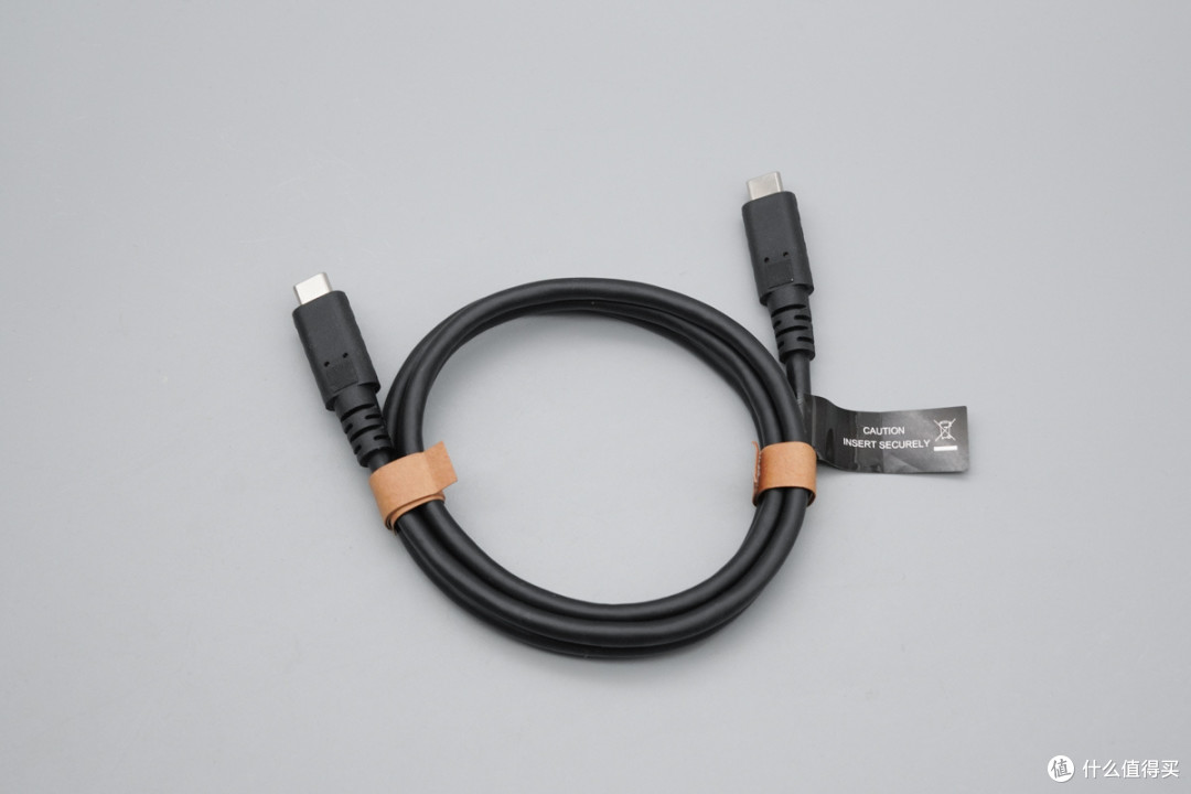 20Gbps+240W快充,三星显示器配机线评测