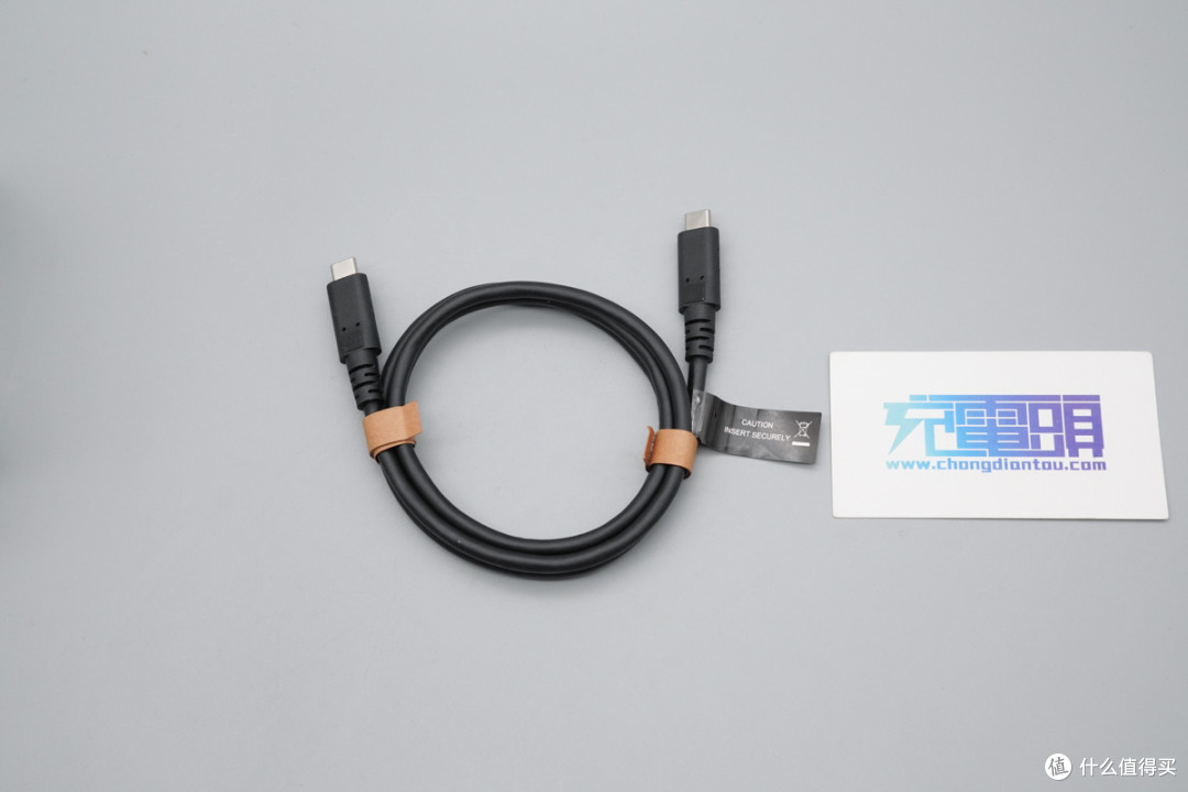 20Gbps+240W快充,三星显示器配机线评测