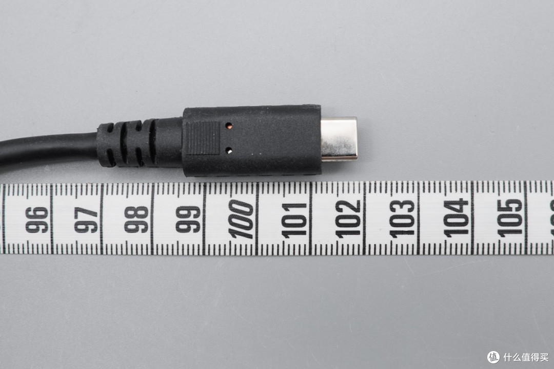 20Gbps+240W快充,三星显示器配机线评测