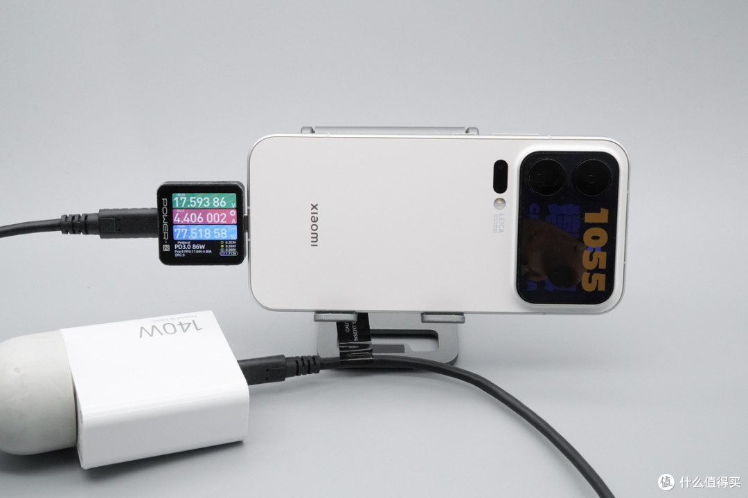 20Gbps+240W快充,三星显示器配机线评测