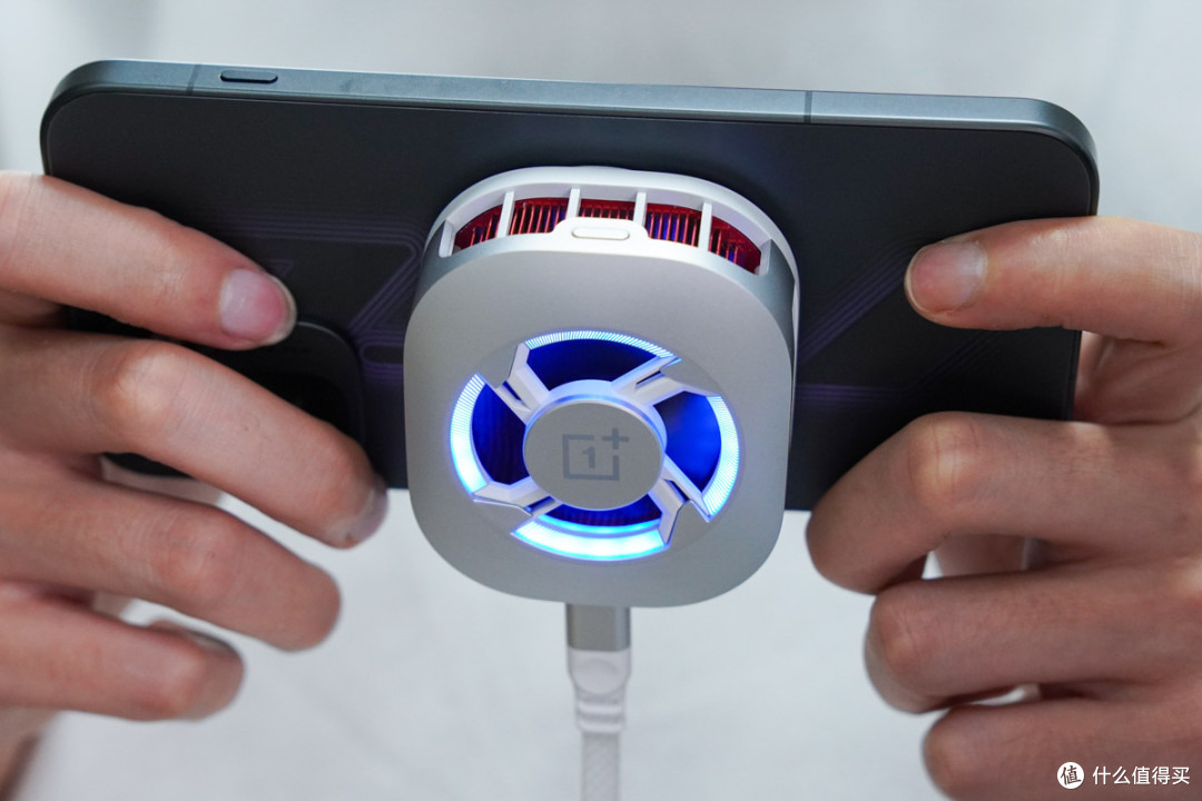 18秒破0℃+ColorOS X模式:一加40W超级冰点磁吸散热器评测