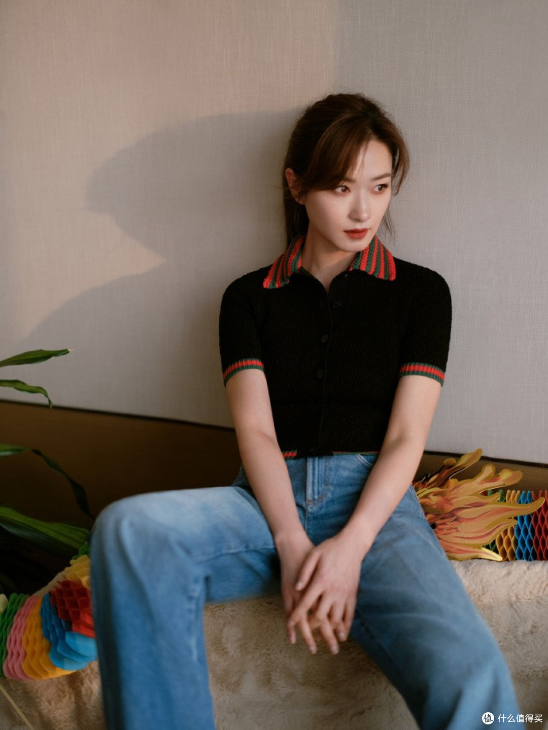 万茜留回长发后,好像换了个人!穿抹胸裙好惊艳,美到差点认不出
