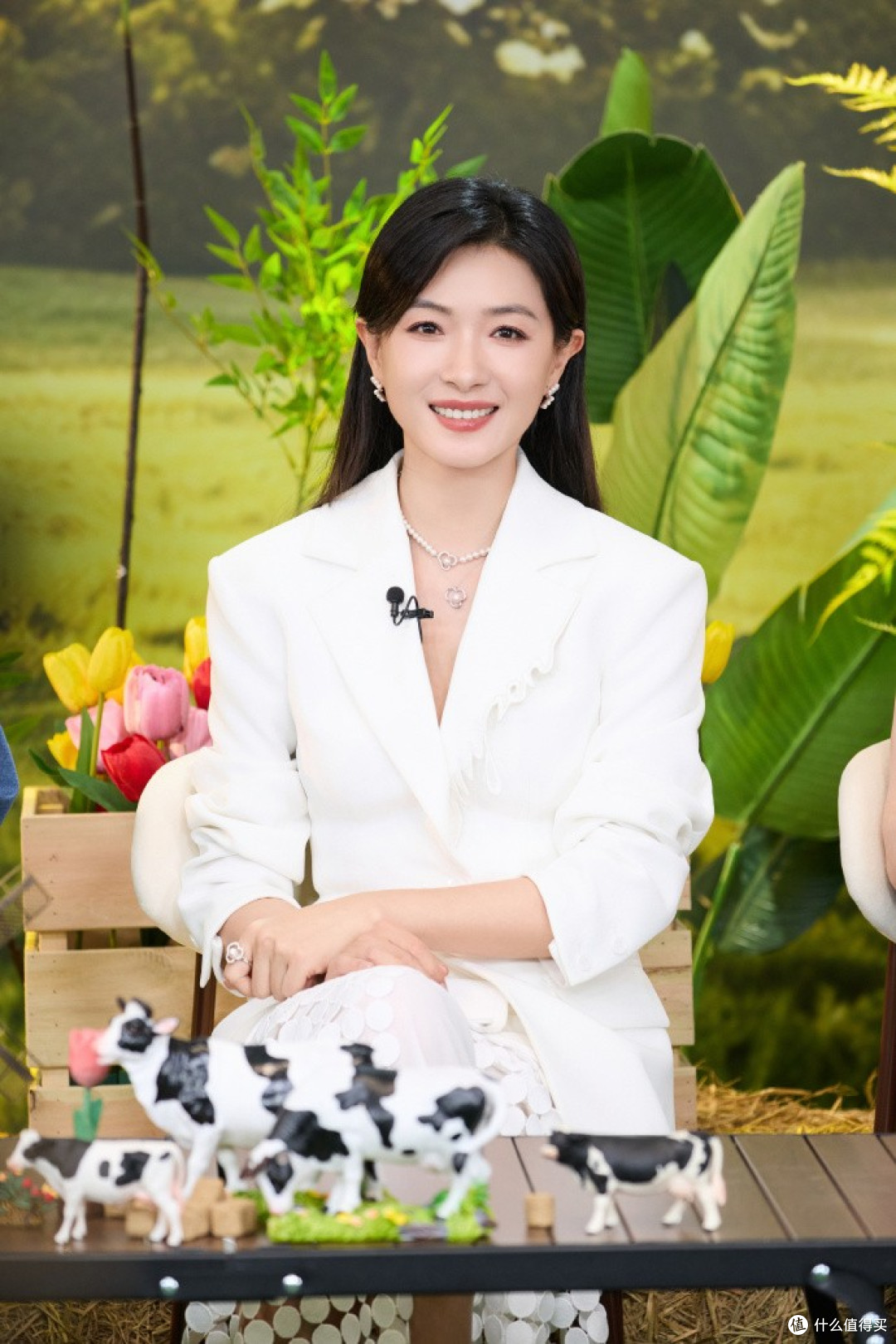 万茜留回长发后,好像换了个人!穿抹胸裙好惊艳,美到差点认不出