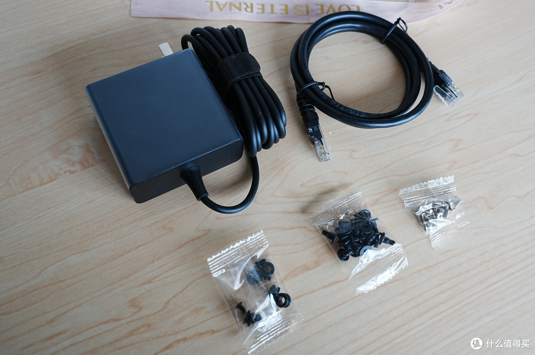 何止是小!深度体验飞牛EVO4 NAS之后,我发现它比想象中更能打!