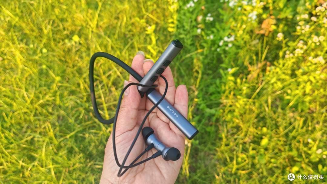 618数码好物分享,戴灵D4颈挂蓝牙耳机,日常使用全能又省心