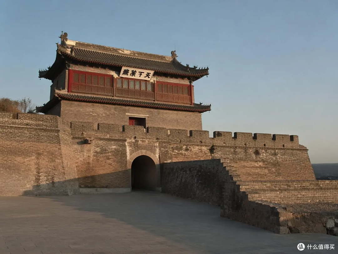 长城全解:两千年,两万公里,一部刻在大地上的中国史。课本说它是防御工事,它先是,后来不是了