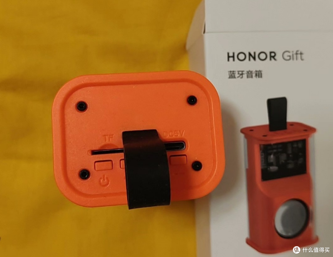 荣耀蓝牙音箱,透明机甲风,带RGB,二手鱼上9.9包邮了,不敢想!