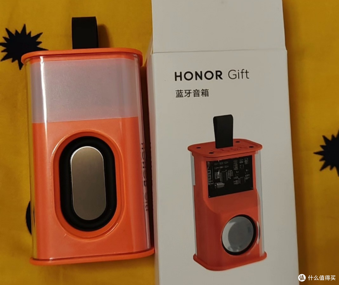 荣耀蓝牙音箱,透明机甲风,带RGB,二手鱼上9.9包邮了,不敢想!