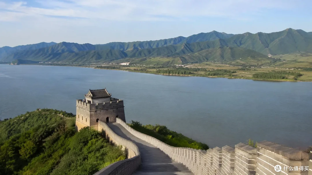 长城全解:两千年,两万公里,一部刻在大地上的中国史。课本说它是防御工事,它先是,后来不是了