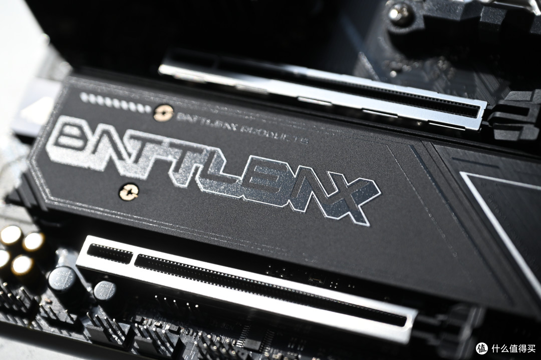 12+2+1相供电、WiFi 7、PCIe 5.0全给齐,七彩虹BATTLE-AX B850M-PLUS主板开箱