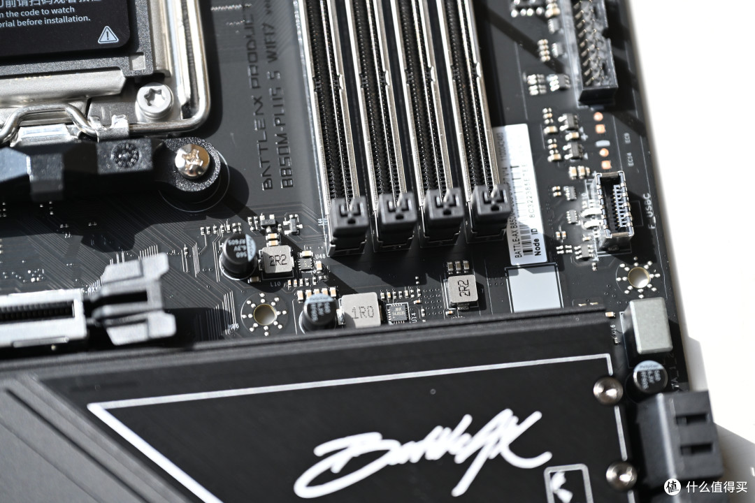 12+2+1相供电、WiFi 7、PCIe 5.0全给齐,七彩虹BATTLE-AX B850M-PLUS主板开箱