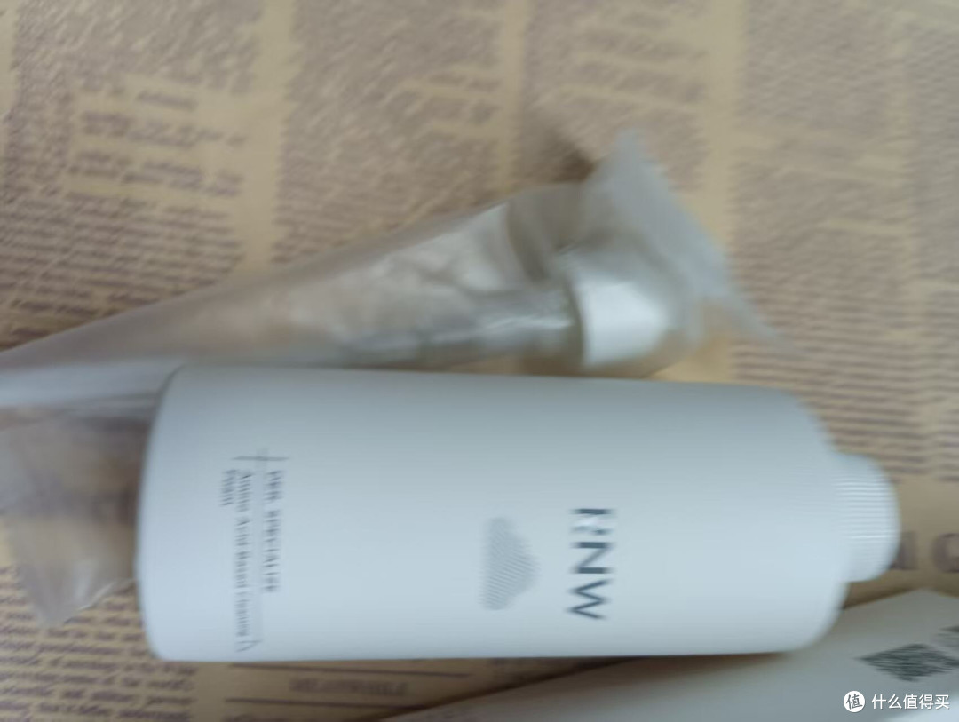 RNW氨基酸洁面泡沫:温和清洁新选择