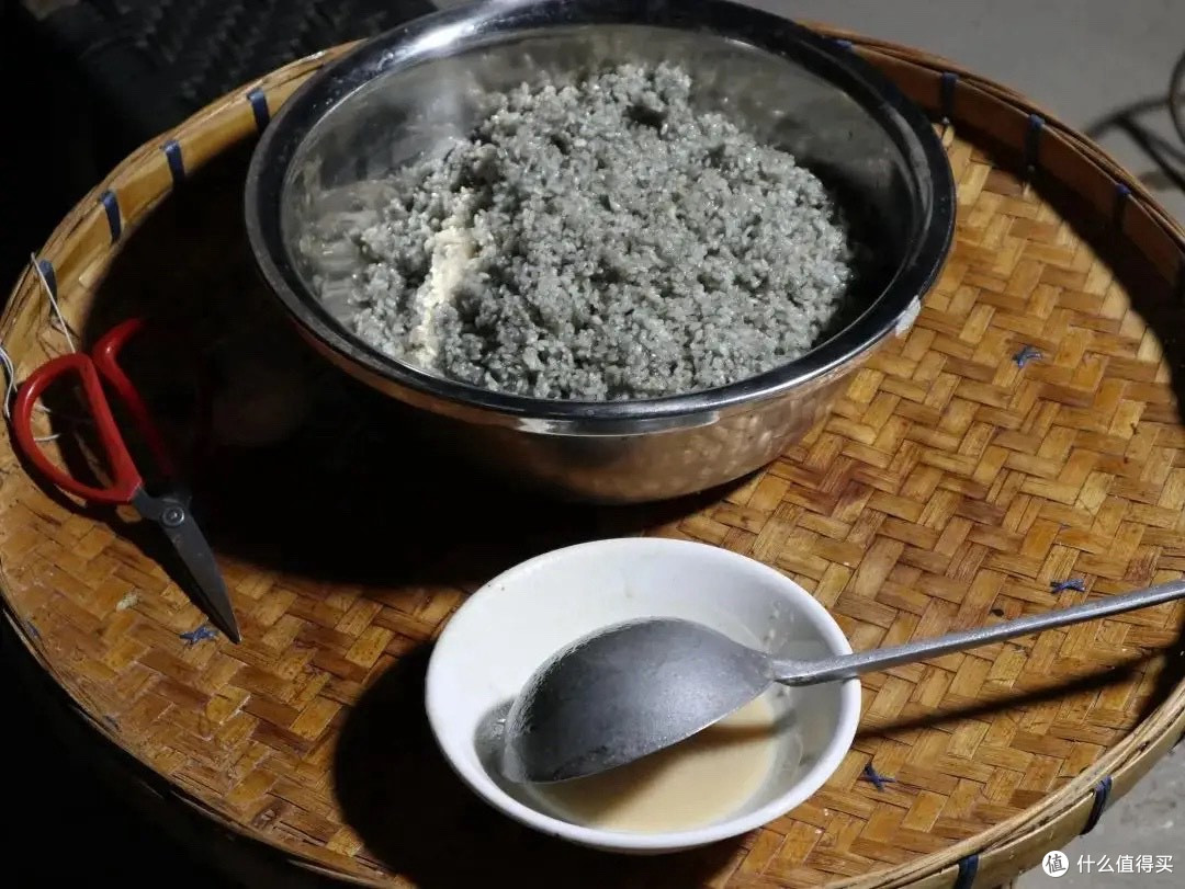 粽界“核爆”:当吉林大姐掏出只蛤蟆,千年咸甜之争瞬间化为笑谈