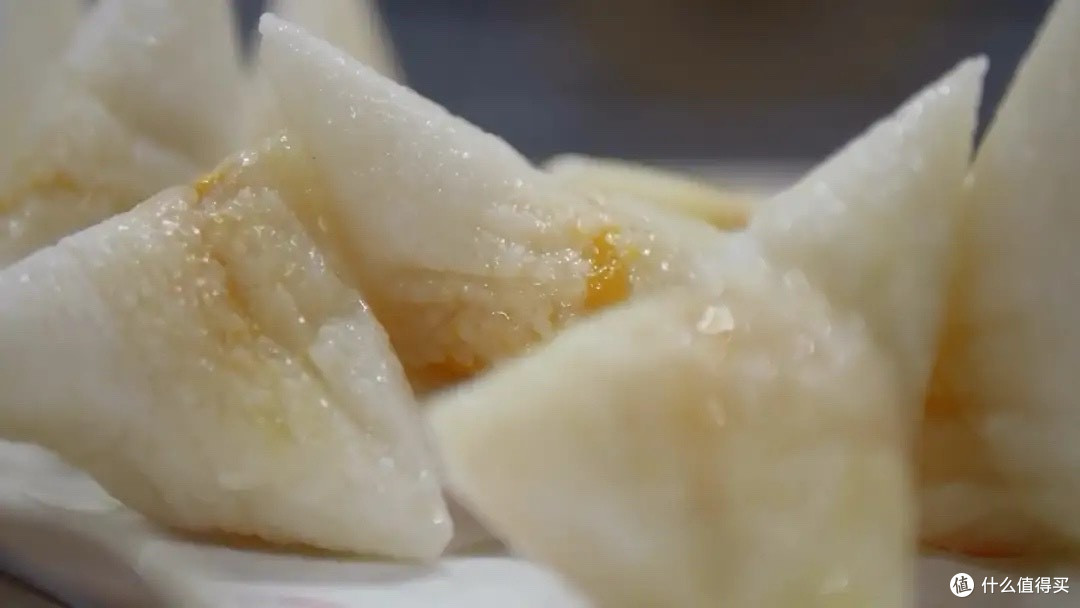 粽界“核爆”:当吉林大姐掏出只蛤蟆,千年咸甜之争瞬间化为笑谈