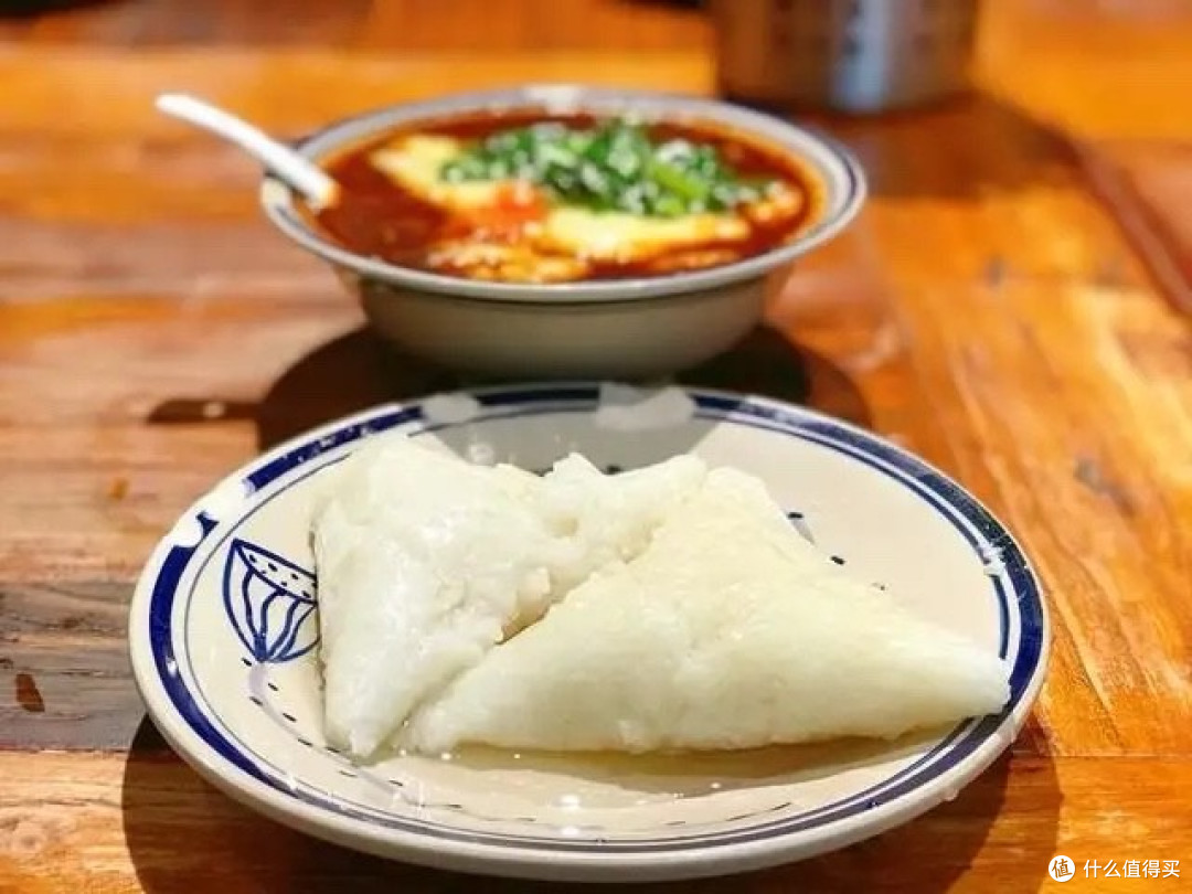 粽界“核爆”:当吉林大姐掏出只蛤蟆,千年咸甜之争瞬间化为笑谈