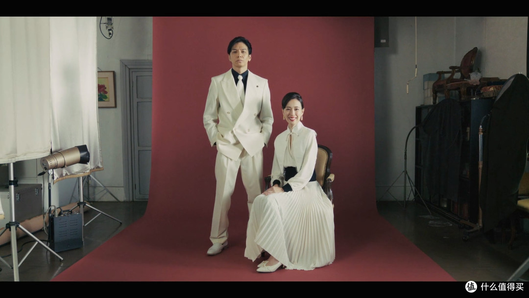 前半生被骗,后半生骗尽天下!Netflix这部新剧用“毒”字封神