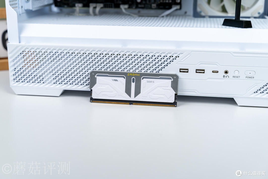 X870E主板中的满级大佬，微星MEG X870E UNIFY-X MAX主板拆解评测