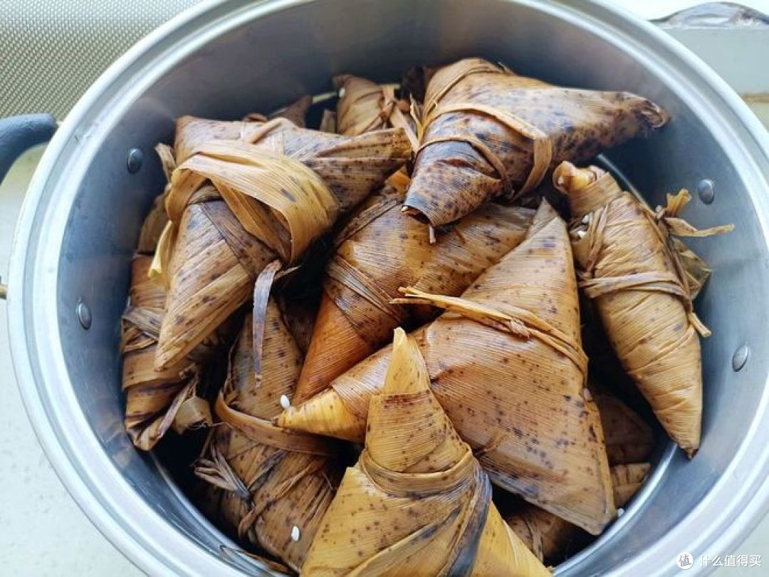 在河南,用竹笋叶包三角扁粽,你知道是哪地方的做法吗?