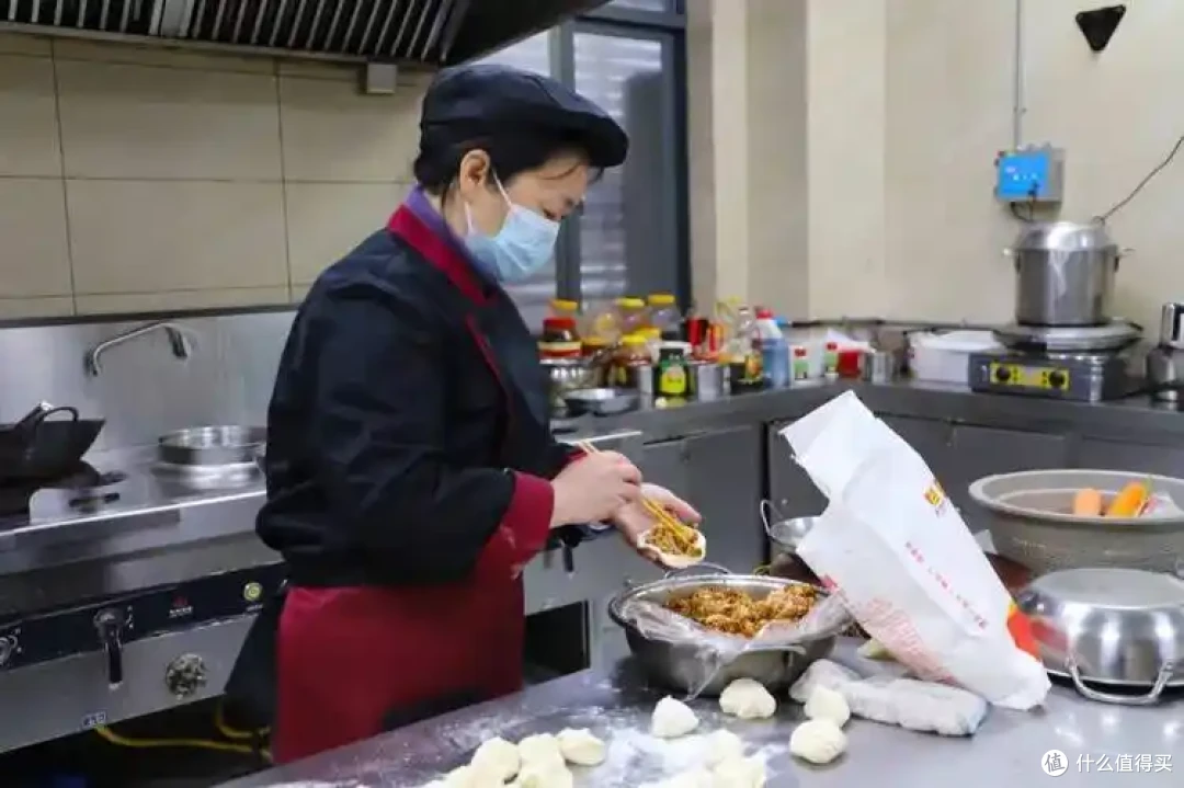 从闯关东到闯天下!东北人怎么了?靠吃苦耐劳把东北菜开遍全国