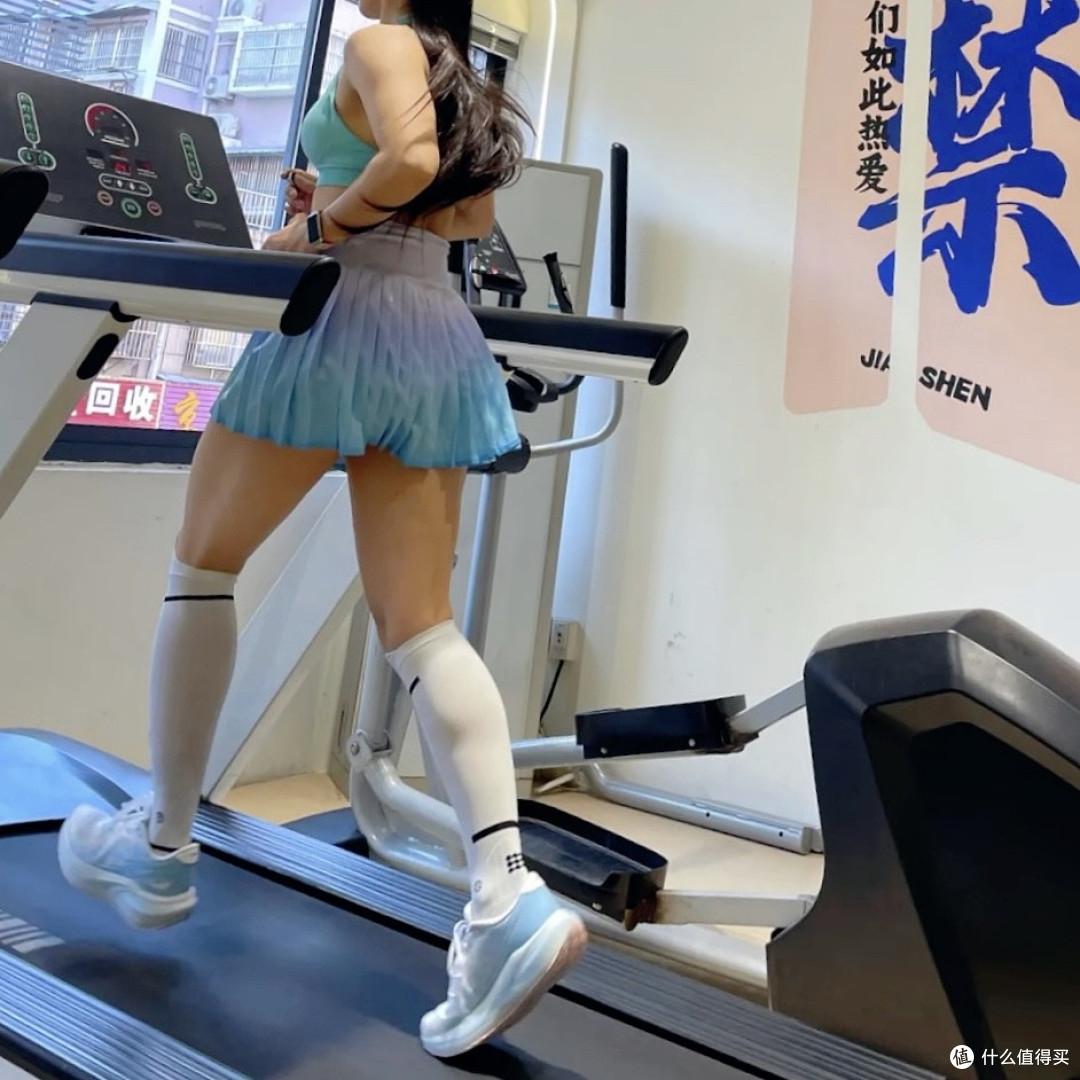 乔丹小白鞋:健身房踩了3天,我敢说这是通勤+训练双料“懒人鞋”